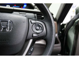 Hondaセンシングの機能のひとつ、アダプティブクルーズコントロール付!アクセルから足を離しても設定したスピードと前車との車間を保ち走行してくれます!車線維持もアシスト☆高速道路で疲労軽減ですね☆