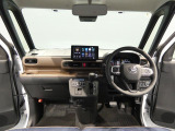 【見晴らしの良い運転席】ダッシュボード周りもきれいに清掃しました。視界が広く見切りが良いので、運転にゆとりが生まれます。