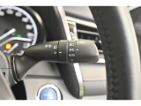オートマチックハイビームとは、先行車や対向車のライトを認識し、ハイビームとロービームを自動で切り替える機能です。夜道の視界を確保します。詳細は販売店スタッフまでおたずねください。