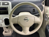 インテリアに合わせたデザインのステアリングは、運転される方のことも考え、運転しやすい形状、大きさです。是非一度、実際に触ってお確かめください。