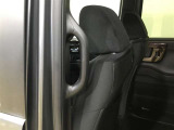 乗り降りの補助になるアシストグリップを装備