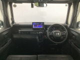 【前方視界】開放的な前方視界!運転がしやすく疲れにくいです♪窓が大きく、見通しがとっても良いおクルマですよ♪