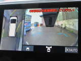 パノラミックビューモニター付きです。車両を上から見たような映像をディスプレイオーディオ画面に表示。運転席からの目視だけでは見にくい、車両周辺の状況をリアルタイムでしっかり確認できます。