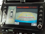 パノラミックビューモニター付きです。車両を上から見たような映像をディスプレイオーディオ画面に表示。運転席からの目視だけでは見にくい、車両周辺の状況をリアルタイムでしっかり確認できます。