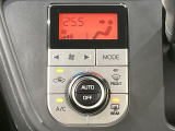 【オートエアコン】一度お好みの温度に設定すれば、車内の温度を検知し風量や温度を自動で調整。暑い&hellip;寒い&hellip;と何度もスイッチ操作をする必要はありません。快適な車内空間には必須の機能ですね♪