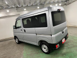 荷室は広々で、両側スライドドアだから積み下ろしもスムーズ。仕事用にも、家族のレジャーにも、どっちでも使えますね