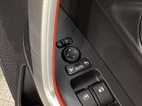 狭い駐車場で便利な電動格納ドアミラーが付いています。