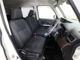 ゆったり室内で運転もしやすいです♪使い勝手の良い配置も考えられています!!