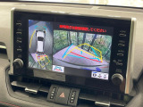 【パノラミックビューモニター】専用のカメラにより、上から見下ろしたような視点で360度クルマの周囲を確認することができます☆死角部分も確認しやすく、狭い場所での切り返しや駐車もスムーズに行えます。