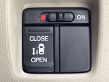 【パワースライドドア】スマートキーや運転席のスイッチでスライドドアの開閉が可能♪電動だから力を入れてドアを開ける必要が無く、小さいお子様でも、重い荷物を持っている時もラクに開け閉めできます♪