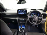 デザインもよく、居心地のよい運転席ですね。分かりやすいスイッチ類ですから操作もしやすく運転をサポートします。ぜひご来店いただき、実際にお座りいただいてステアリングを握ってみてください!