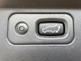 【パワーバックドア】スマートキーや運転席のボタンを押すだけでリアゲートが自動で開閉します!荷物を持っている時や、高い位置にあるバックドアを閉める際に便利な機能です♪