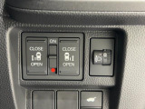 【両側パワースライドドア】両側がパワースライドドアになっており、運転席のスイッチやキーレスエントリーのボタンからでも開閉が可能です!狭い駐車場でのお子様の乗り降りに便利です!