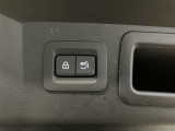 バックドアを上げた状態です。シートのアレンジ次第で荷室のスペースが広くなります!用途に合わせて快適な室内を!