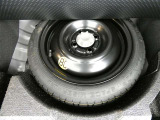 【応急用タイヤ】応急用タイヤが付属します。こちらもしっかりと点検してお渡しいたします。