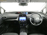 シンプルで見やすいデザイン、運転に集中できる快適な空間です。