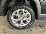 右フロントタイヤ