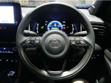 ハンドルの左側にはオーディオのリモコンが付いてるので、ハンドルでの操作が可能!クルーズコントロール機能も付いてるので高速道路も楽々!