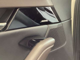 BOSEサウンドシステム搭載。BOSE社と共同開発により車種専用チューニングを施しました。良質なサウンドでお好きな音楽をお楽しみください。