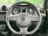 インテリアに合わせたデザインのステアリングは、運転される方のことも考え、運転しやすい形状、大きさです。是非一度、実際に触ってお確かめください。