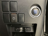 ETC車載器はステアリング右奥の小物入れの中です。