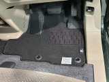 新品の純正フロアマット付きです。ドライブの際に気分良く乗って頂けます。