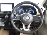 運転が楽しくなる明るく開放的な運転席まわりです。