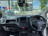 シンプルな運転席周りで操作も楽です