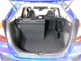 荷物によって片側のみシートを倒して使うことも出来ます。
