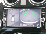 まるで上空から見下ろしているような感じで駐車が楽にできるインテリジェントアラウンドビューモニター!幅寄せが苦手な方でもサイドビューで確認することができますよ♪