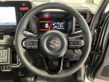 ステアリングから手を離さず、運転に集中したままオーディオ等の操作ができます。
