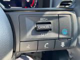 【プロパイロット】搭載。高速道路同一車線内走行時に、ステアリング、アクセル、ブレーキ操作をクルマがサポート。ドライバーの負担を軽減します。