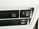 オートマチックハイビームとは、先行車や対向車のライトを認識し、ハイビームとロービームを自動で切り替える機能です。夜道の視界を確保します。詳細は販売店スタッフまでおたずねください。