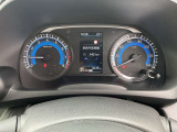 視認性の高いメーターで運転情報を的確に把握できます!