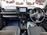 [室内]黒を基調としたシックな室内です☆落ち着いて運転して頂けます♪
