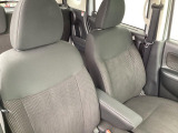 運転席まわりには十分なスペースがあり、大柄な方でもゆったり運転していただける環境です。