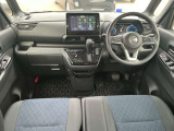 インパネ全体は写真の通りです!広々の運転席!運転席周りのボタンも操作しやすいです!写真で見切れている部分で見たい箇所があればお気軽にお問い合わせください!!