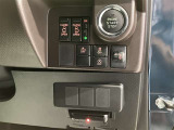 両側パワースライドドア付きだから、狭い駐車スペースなどでの 乗り降りラクラク!小さなお子さまのいるご家庭には嬉しい装備。