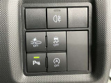 当店ではトヨタauショップ併設しております。お車と一緒にau携帯の機種変更も可能です♪また、自動車保険も取り扱っております。車の支払いと自動車保険の支払いをまとめてお支払い可能なプランもあります♪