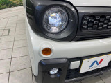 【LEDヘッドライト】悪天候や夜間走行時も良好な視界を確保し安心して運転できる高輝度LEDヘッドライトを装備!点灯速度が早く、消費電力も抑えられています。