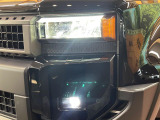 【LEDヘッドライト】悪天候や夜間走行時も良好な視界を確保し安心して運転できる高輝度LEDヘッドライトを装備!点灯速度が早く、消費電力も抑えられています。