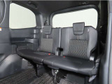 便利な5:5分割可倒式シートです。収納と乗車人数のバランスに優れています♪荷物の大きさに応じたラゲージスペースをフレキシブルに作り出せるので、シーンに応じた使い方ができます♪