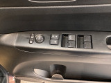 【パワーウィンドウスイッチ】ワンタッチで、パワーウインドウやドアミラーを操作できます。