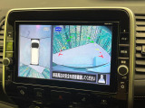 【アラウンドビューモニター】専用のカメラにより、上から見下ろしたような視点で360度クルマの周囲を確認することができます☆死角部分も確認しやすく、狭い場所での切り返しや駐車もスムーズに行えます。