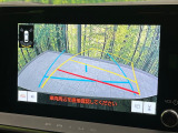 【バックカメラ】駐車時に後方がリアルタイム映像で確認できます。大型商業施設や立体駐車場での駐車時や、夜間のバック時に大活躍!運転スキルに関わらず、今や必須となった装備のひとつです!