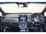 操作性に優れた運転席となります!小物入れや各ボタンの配置にこだわり、使いやすいです!座り心地もよく視認性も良好なのでロングドライブもお任せ下さい!