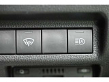 オートマチックハイビームとは、先行車や対向車のライトを認識し、ハイビームとロービームを自動で切り替える機能です。夜道の視界を確保します。詳細は販売店スタッフまでおたずねください。