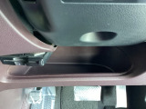 運転席のステアリング下の収納部分にETCは取り付けています