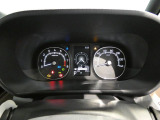 【見やすいメーター】現在の走行距離はこちらです。大きな文字盤で運転中もパッと瞬時に情報を確認できて安心です。
