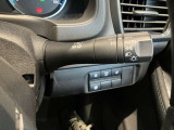 車外の明るさに応じでライトを点灯、消灯してくれるオートライト機能です☆お天気の良い昼間のトンネル走行などオートにしてると便利で安心です☆エンジン停止時にライトの消し忘れも無くなります☆
